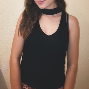 LF RUMOR BOUTIQUE BLACK V-NECK CHOKER TOP